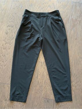 Banana Republic Performance Stretch Pleated Pant